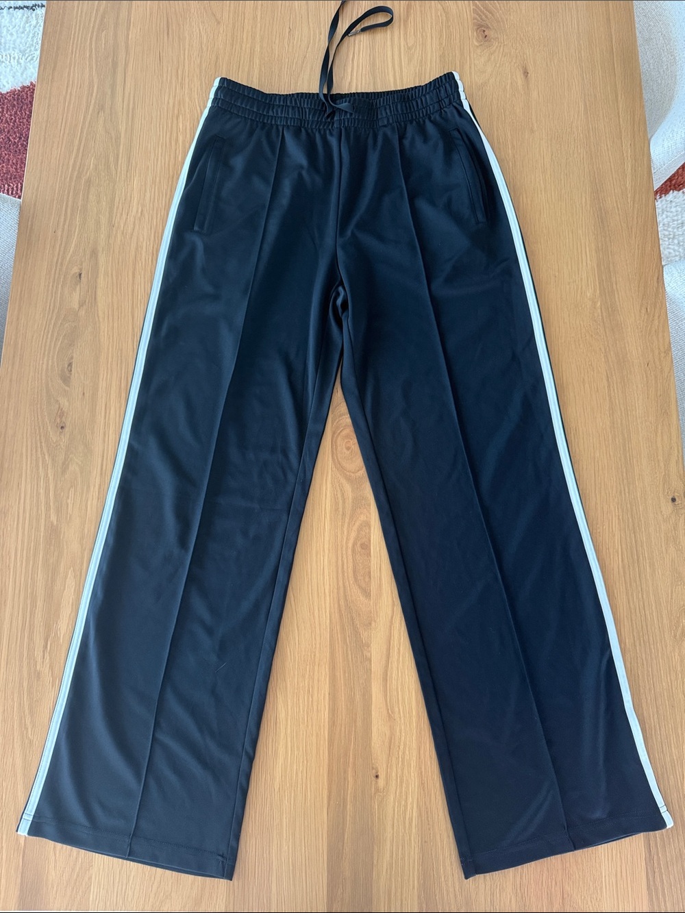 Black and white pleated track pants, size L, never worn, from Amazon